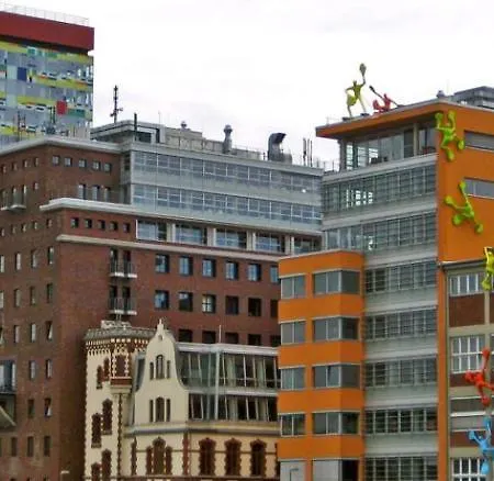 Szálloda Courtyard By Marriott Hafen Düsseldorf