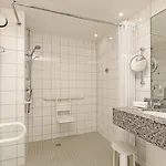 Courtyard By Marriott Hafen Hotel 4*