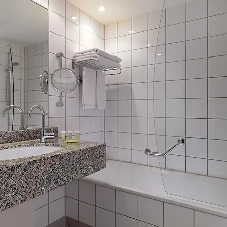 Courtyard By Marriott Hafen Hotel