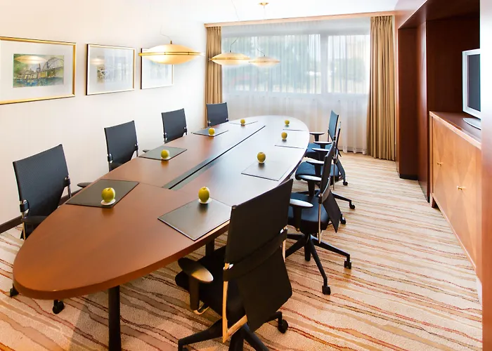 Otel Courtyard By Marriott Hafen 4*