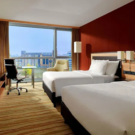 מלון Courtyard By Marriott Hafen 4*