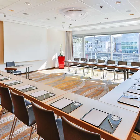 Courtyard By Marriott Hafen מלון