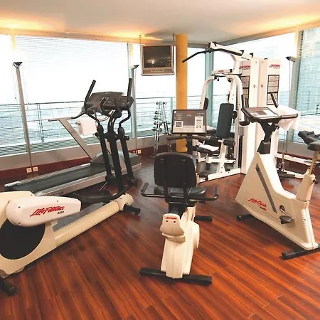 Hotel Courtyard Hafen 4*