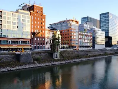 Courtyard Hafen Hotel 4*